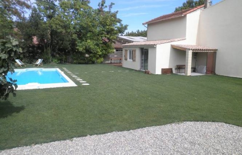 Location de vacances - Appartement à Châteauneuf-de-Gadagne - jardin