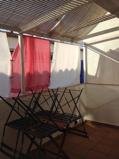 Location de vacances - Appartement à Cadaqués - terrace vu lateral mer