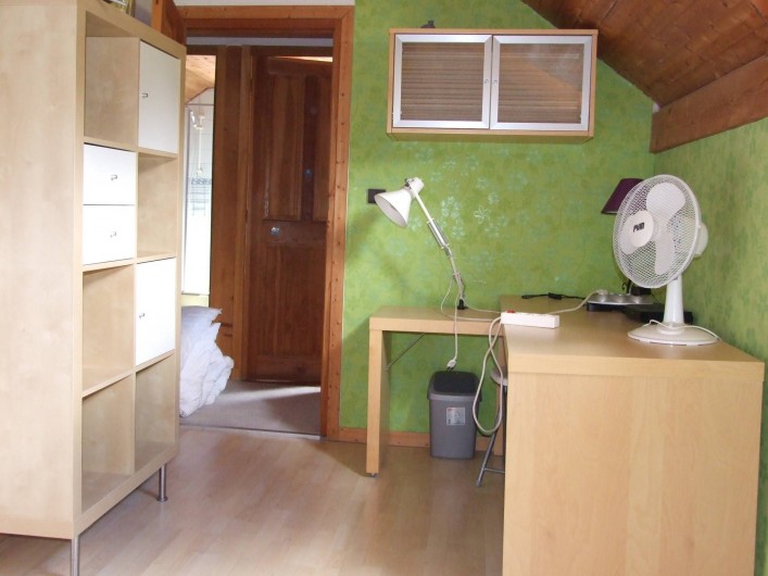 Location de vacances - Chalet à Les Vigneaux - chambre 4 située à l'étage versant OUEST canapé lit 1m30 x2m00