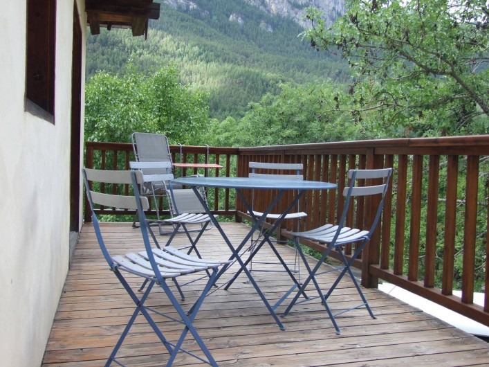 Location de vacances - Chalet à Les Vigneaux - Terrasse façade OUEST