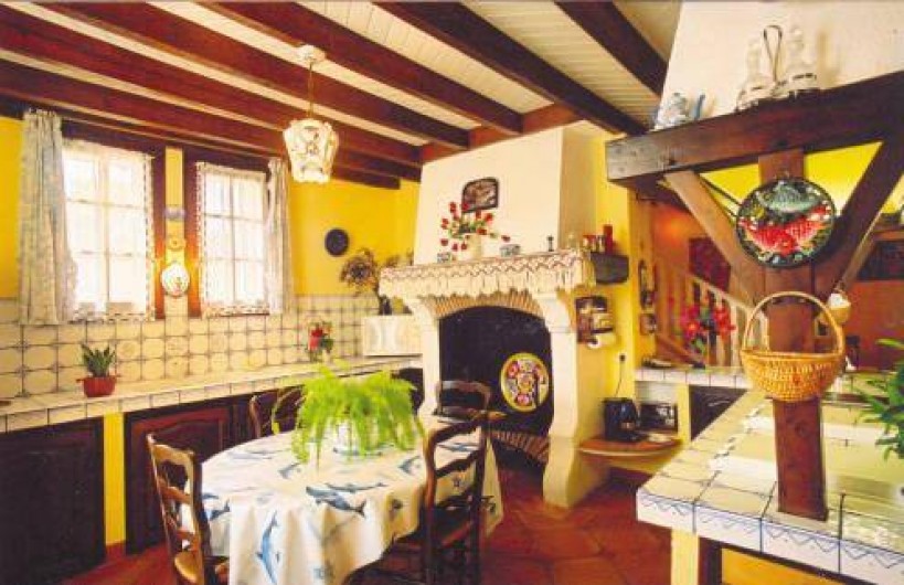 Location de vacances - Gîte à Castelnau-sur-Gupie - de la terrasse on entre dans la cuisine