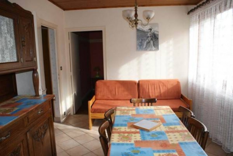 Location de vacances - Appartement à Lanslevillard - Coin séjour avec vue sur les montagnes (domaine skiable)