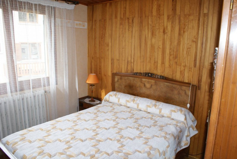 Location de vacances - Appartement à Lanslevillard - Deuxième chambre : lit pour deux personnes