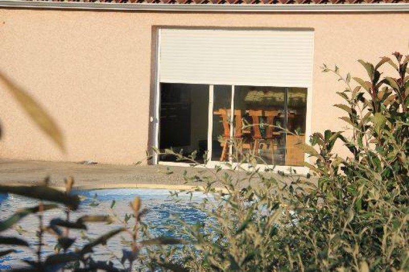 Location de vacances - Gîte à Trausse - cuisine face à la piscine