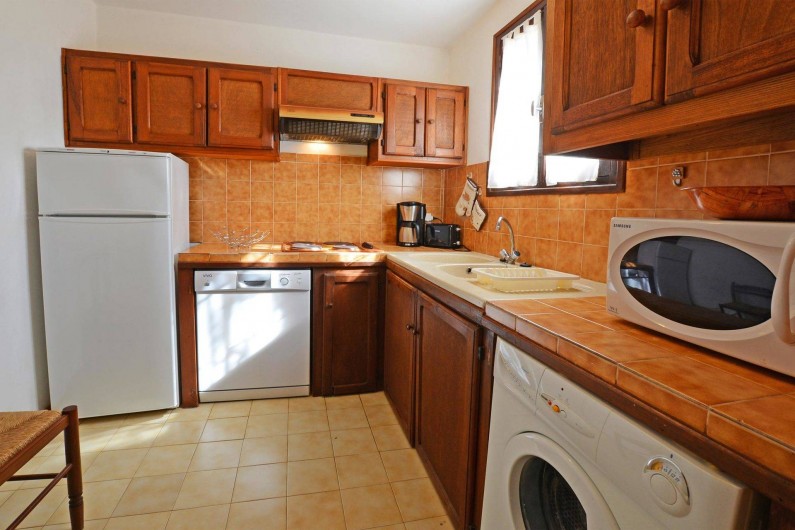 Location de vacances - Villa à Porto-Vecchio - CUISINE TOUT EQUIPEE villa 5 ou 6
