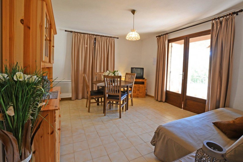 Location de vacances - Villa à Porto-Vecchio - SEJOUR AVEC CANAPE LIT AVEC WIFI(villa 5 ou 6)