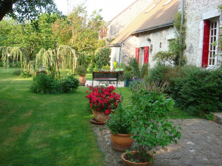 Location de vacances - Chambre d'hôtes à Messas - LE CLOS DE LA VIGNERONNE/JARDIN ET  FACADE