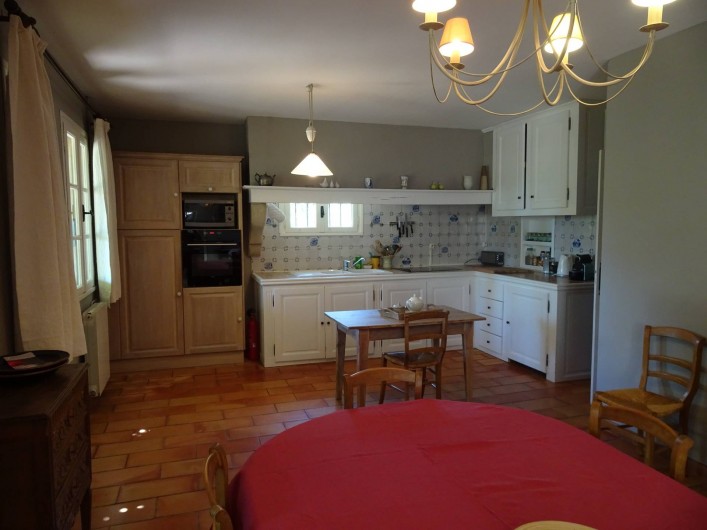 Location de vacances - Mas à Uzès - cuisine salle à manger