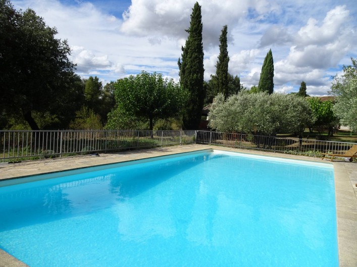 Location de vacances - Mas à Uzès - Une piscine pour petits et grands, sécurisée, 13 m x 6m, chauffée hors saison