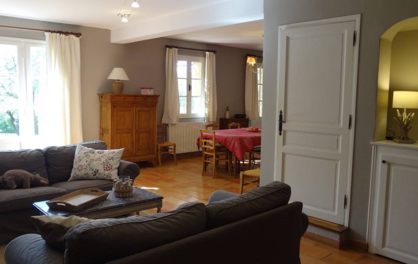 Location de vacances - Mas à Uzès - Salon bibliothèque salle à manger