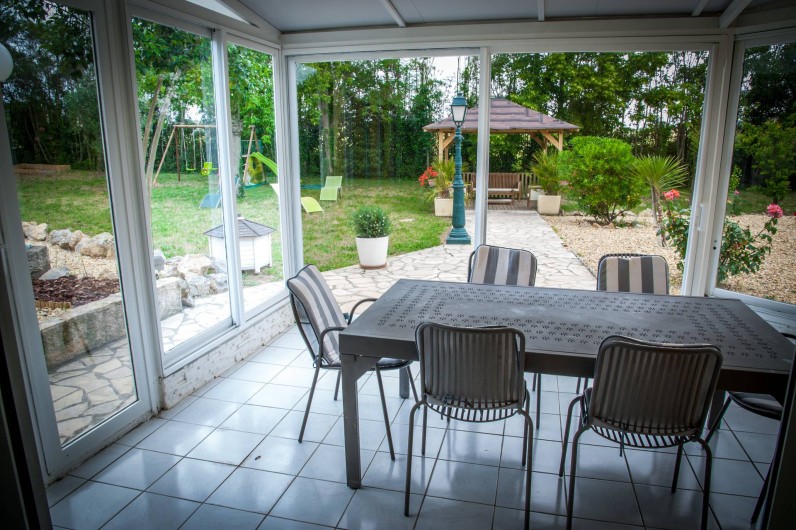 Location de vacances - Gîte à Béziers - Véranda donnant sur tonnelle