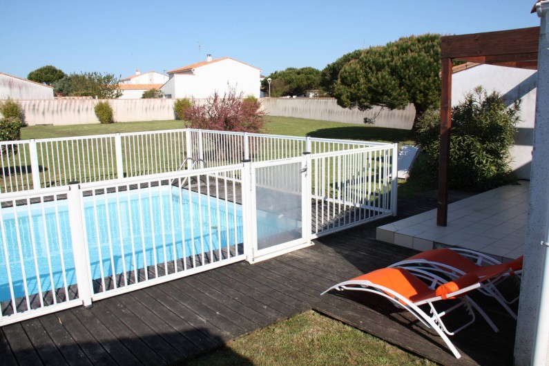 Location de vacances - Maison - Villa à Sainte-Marie-de-Ré - Piscine vue sur jardin