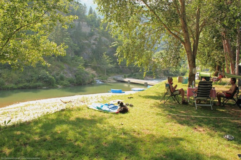 Location de vacances - Camping à Castelbouc - Un de nos emplacements en bordure du Tarn