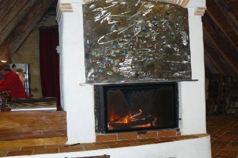 Location de vacances - Gîte à Lentillac-du-Causse - la cheminée centrale