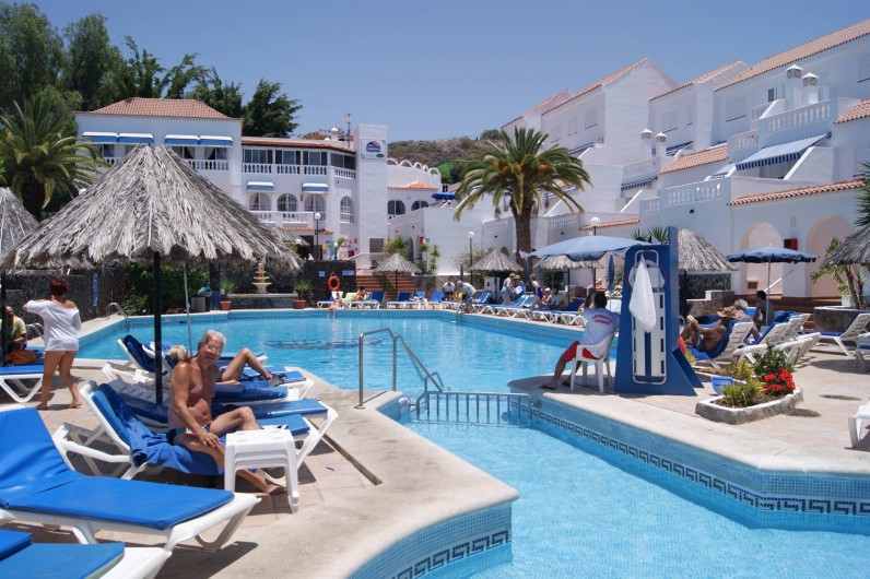 Location de vacances - Appartement à Los Cristianos - Pataug.Piscine, maître-nag. Fond=resto bar, super.te et ascens.