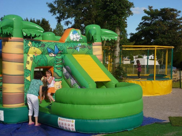 Location de vacances - Camping à Wacquinghen - structure gonflable en  juillet- aout