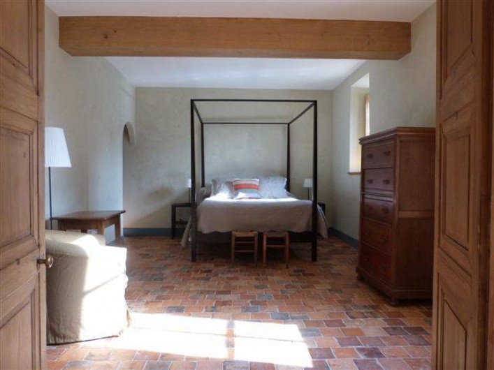 Location de vacances - Chambre d'hôtes à Vauciennes - chambre du rez de chaussée avec un lit a baldaquin