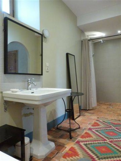 Location de vacances - Chambre d'hôtes à Vauciennes - salle de bain avec douche et baignoire