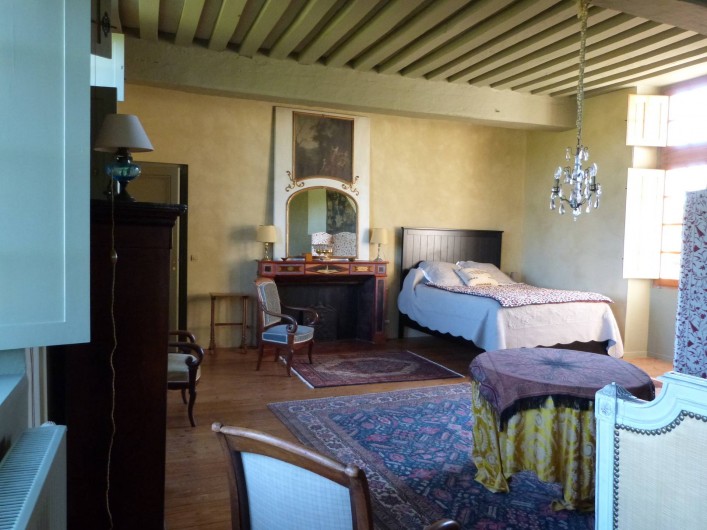 Location de vacances - Chambre d'hôtes à Vauciennes - grande chambre du 1er étage