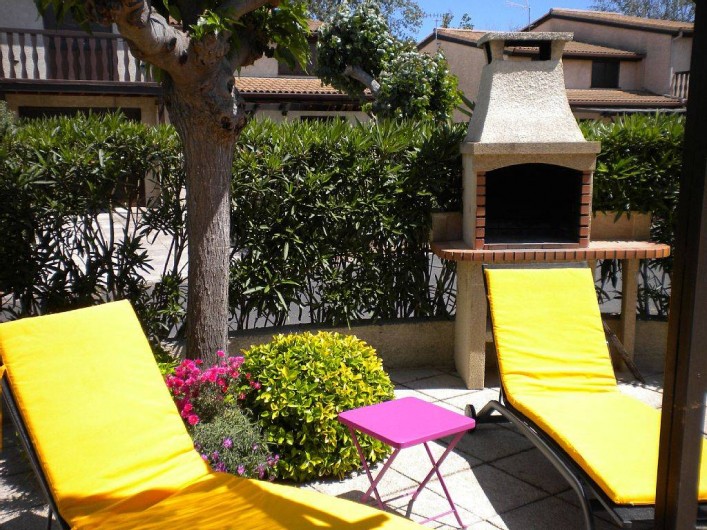 Location de vacances - Maison - Villa à Portiragnes Plage - Barbecue et transats en toute intimité.