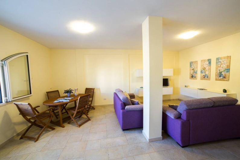 Location de vacances - Appartement à Pescoluse - Il y a beaucop de lumière et espace pour se détendre et converser...