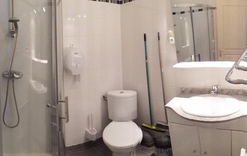 Location de vacances - Chambre d'hôtes à Ortaffa - Salle de bain chambre n°5