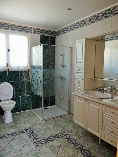 Location de vacances - Chambre d'hôtes à Ortaffa - Salle de bain : chambre n°2