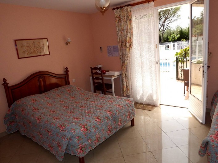 Location de vacances - Chambre d'hôtes à Ortaffa - Chambre n°2. Accessible handicapé mais pas labellisée handicap.