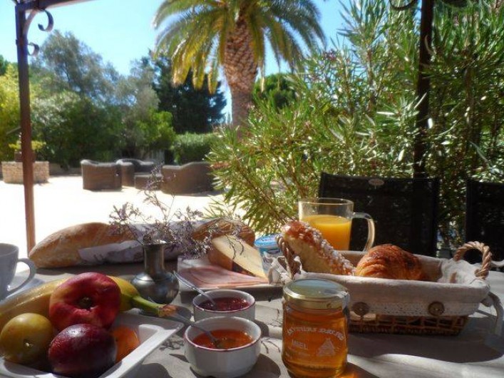 Location de vacances - Chambre d'hôtes à Aigues-Mortes - petit déjeuner