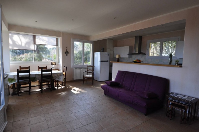 Location de vacances - Villa à Tamaris - Ensemble Séjour coin repas et cuisine exposition sud et ouest