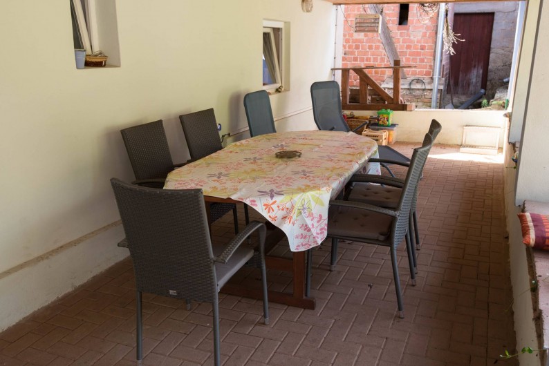 Location de vacances - Appartement à Oberrœdern - Prenez vos repas sur la terrasse.  Jeux d'extérieur pour enfant