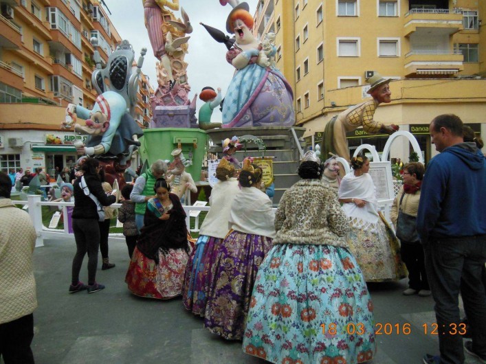 Location de vacances - Appartement à Dénia - Les Fallas  les femmes ont revêtues leurs superbes robes