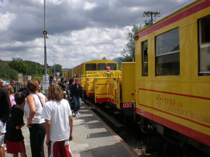 Location de vacances - Appartement à Saint-Cyprien Plage - train jaune touristique