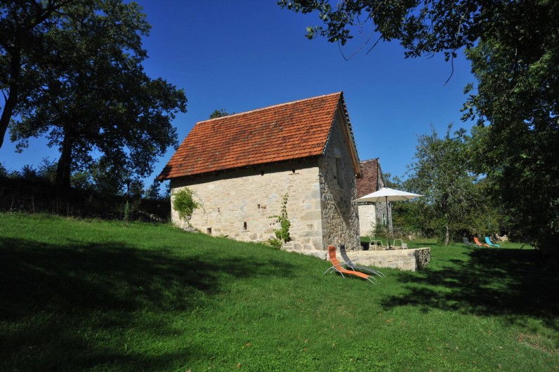 Location de vacances - Gîte à Corn - grangette et en arrière plan le Cantou