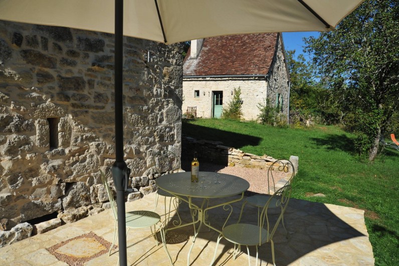 Location de vacances - Gîte à Corn - sur la terrasse de la grangette et vue du Cantou