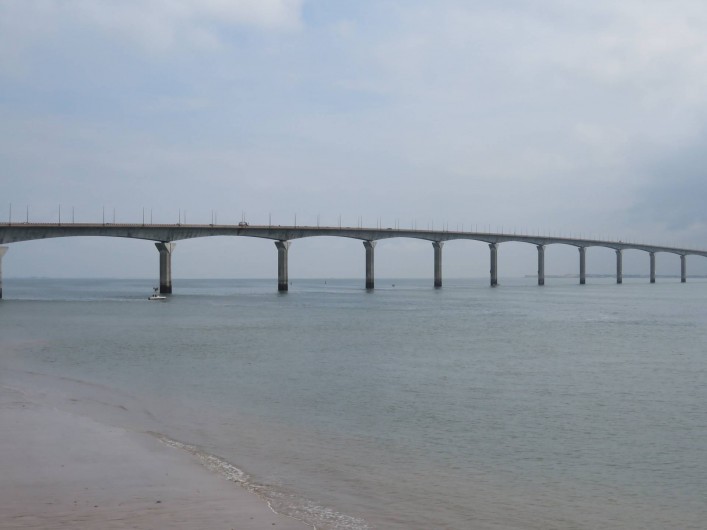 Location de vacances - Villa à Ars-en-Ré - Le pont reliant l'Ile de Ré