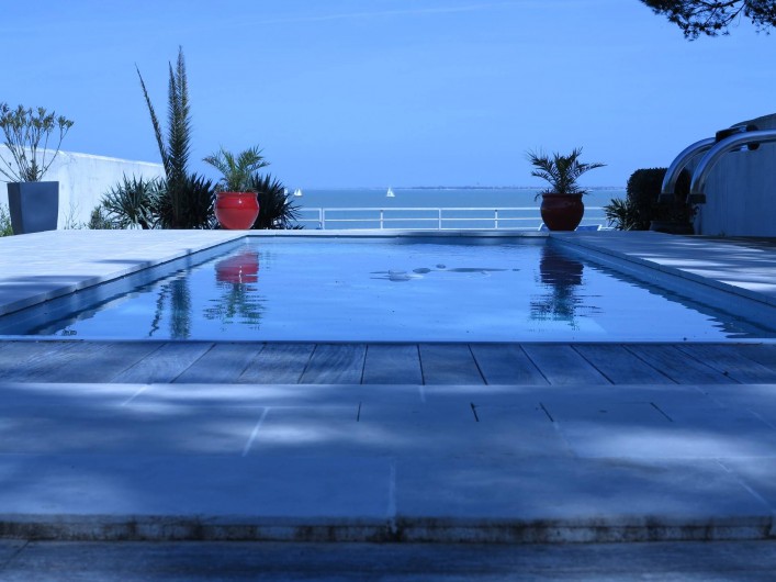 Location de vacances - Villa à La Flotte - Terrasse extérieure  Vue du salon