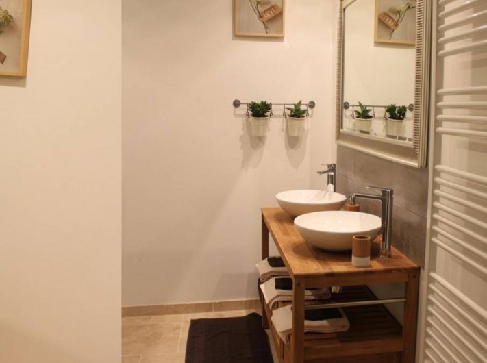 Location de vacances - Chambre d'hôtes à Saint-André-de-la-Marche - Chambre Nature: salle de bain