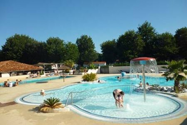 Location de vacances - Camping à Sainte-Eulalie-en-Born - piscines