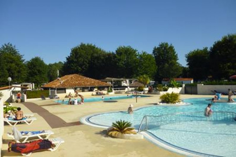 Location de vacances - Camping à Sainte-Eulalie-en-Born - espace aquatique