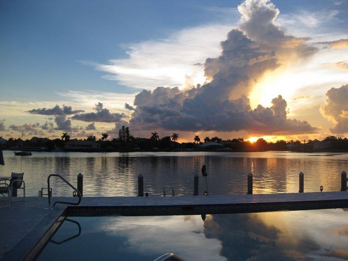 Location de vacances - Appartement à Marco Island - Coucher de soleil vu de la propriété et de la piscine