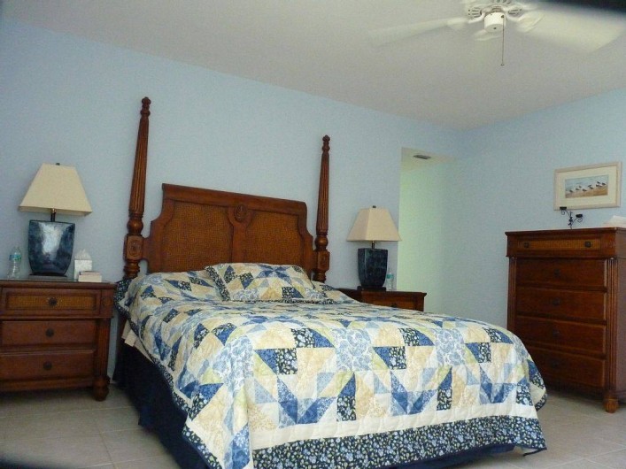 Location de vacances - Appartement à Marco Island - Chambre des maîtres avec lit double extra large (queen)