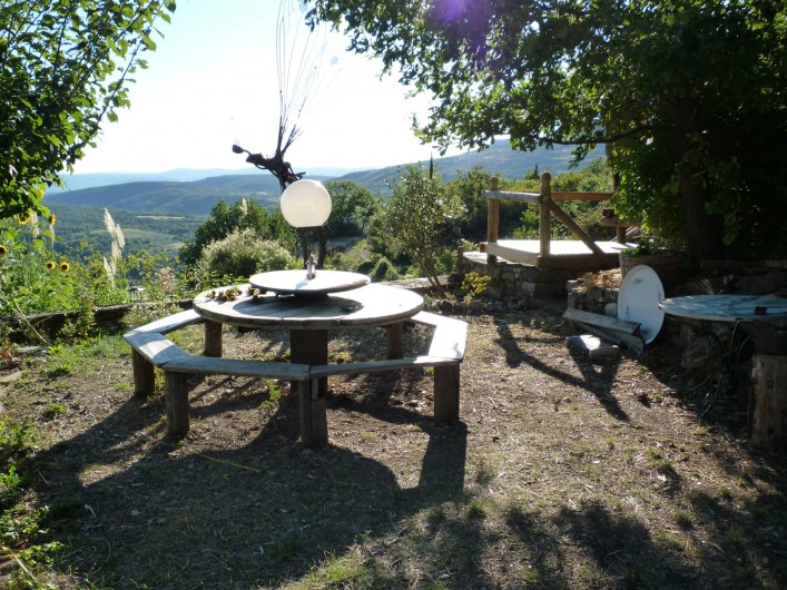Location de vacances - Gîte à Saint-Privat - Rencontre à la table ronde...