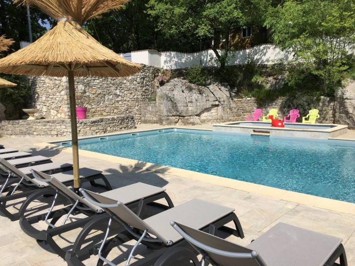 Location de vacances - Chalet à Vogüé - Piscine
