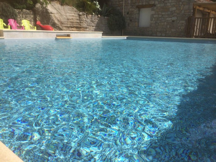 Location de vacances - Chalet à Vogüé - Piscine