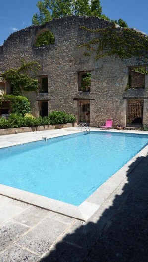 Location de vacances - Maison - Villa à Rustrel - Piscine commune rénovée dans un cadre magique et coloré!