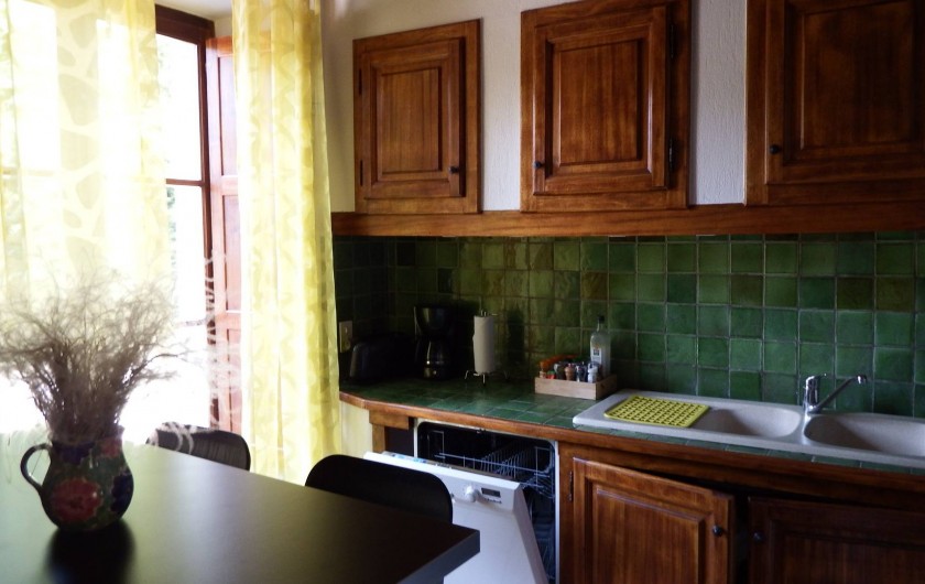 Location de vacances - Maison - Villa à Rustrel - La cuisine très bien équipée.