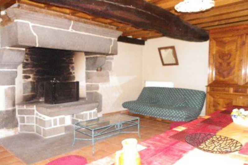 Location de vacances - Gîte à Combourg - salon avec cheminée