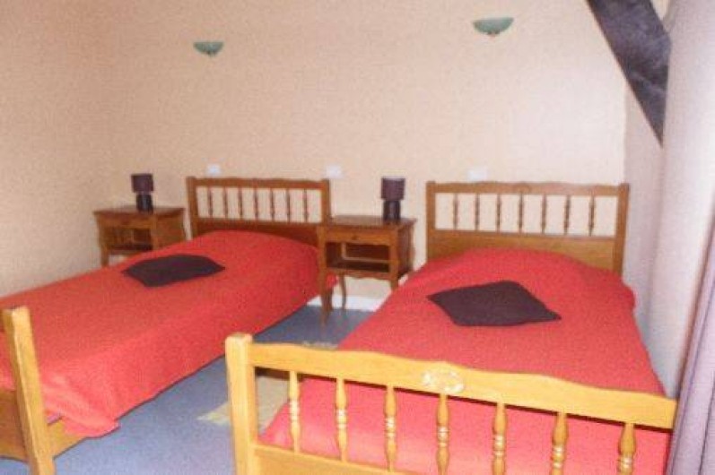 Location de vacances - Gîte à Combourg - chambre avec 2 lits de 90x140