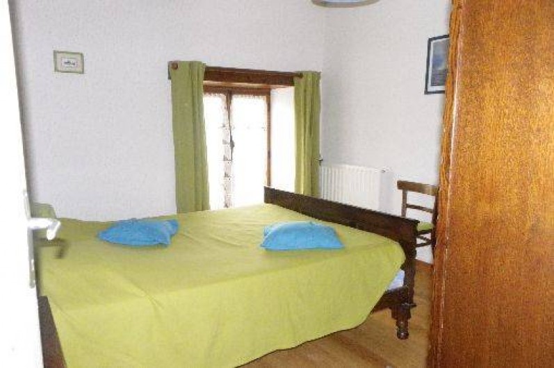 Location de vacances - Gîte à Combourg - chambre du milieu